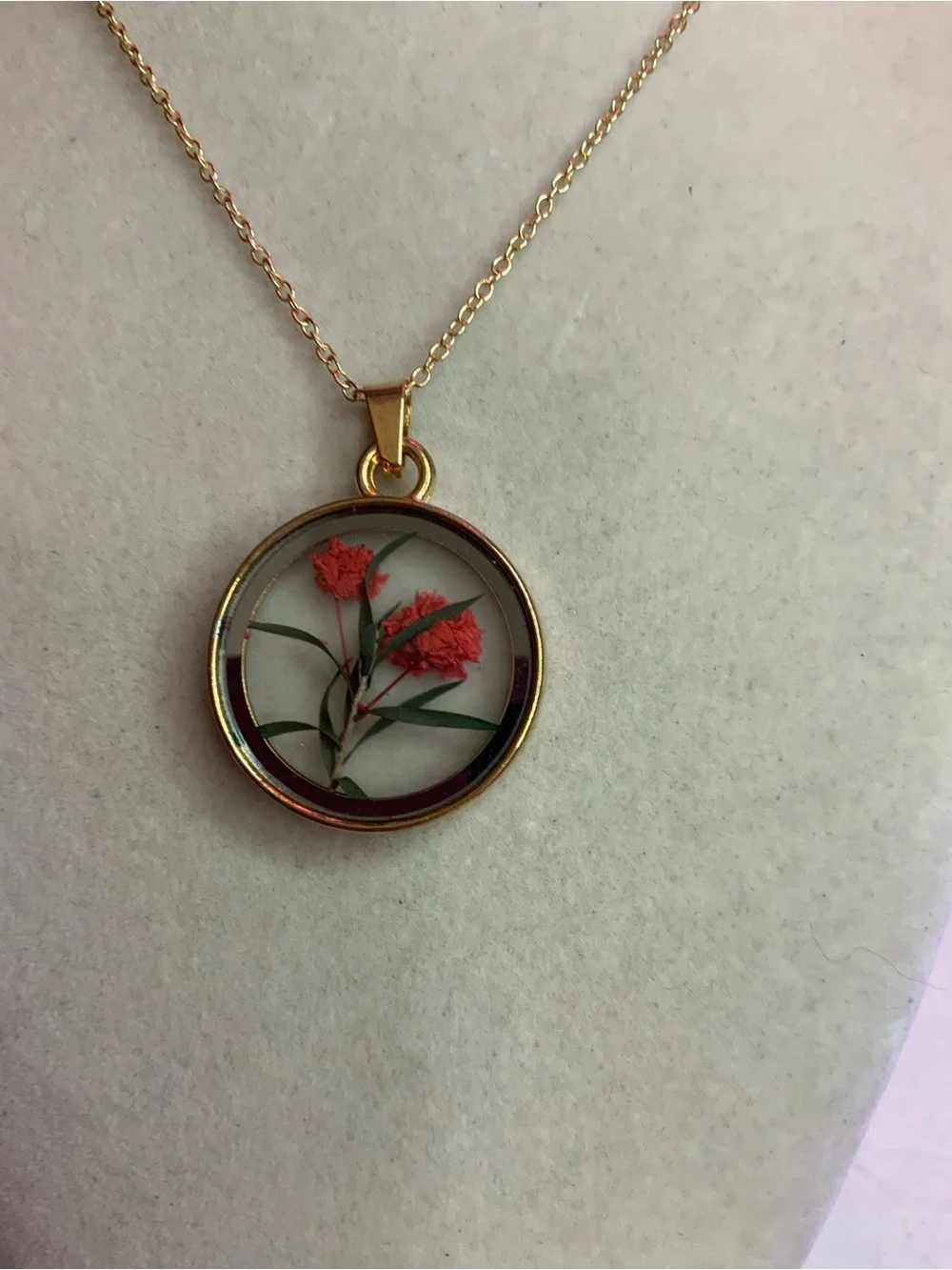 Gold-Tone Round Pendant Necklace with Red & Green Floral Inlay (Z-20)